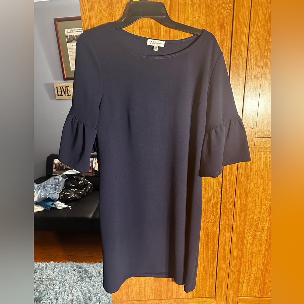 Neiman Marcus short sleeve dress